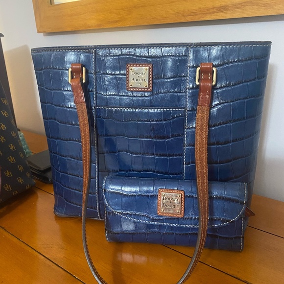 Dooney & Bourke Set - Picture 1 of 3